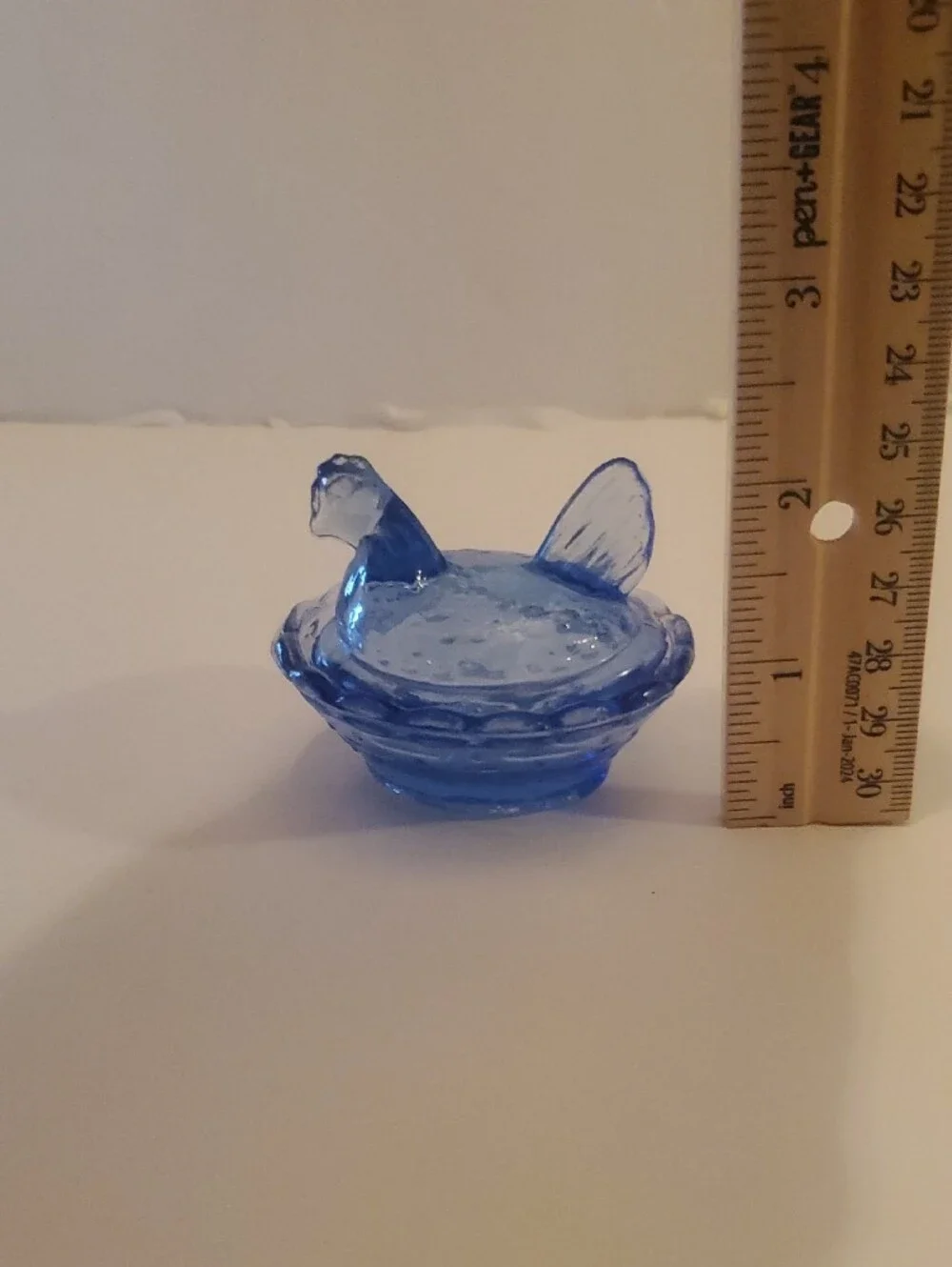 Rose's Closet Hen On Nest Glass Dish